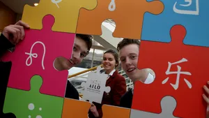 Olimpiada Internaţională de Lingvistică, una dintre cele mai interesante competiţii din lume: O medalie de aur şi trei de bronz, obţinute de elevii români. Unde s-au pregătit aceştia