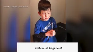 Copilul din imagini este speriat de faptul că trebuie să îşi scoată un dinte. Cum reacţionează fratele lui mai mic