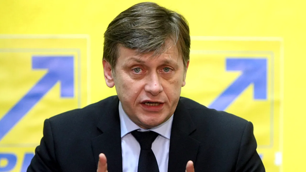 Antonescu intenţionează să negocieze cu Oprescu retragerea din cursă a acestuia