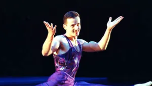 Gimnastul Marius Urzică în piesa lui Răzvan Mazilu, la  FITS 2008