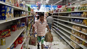 Uraganul Matthew loveşte SUA: Blocaţi în casă de natura necruţătoare, copaci doborâţi, inundaţii grave - VIDEO 