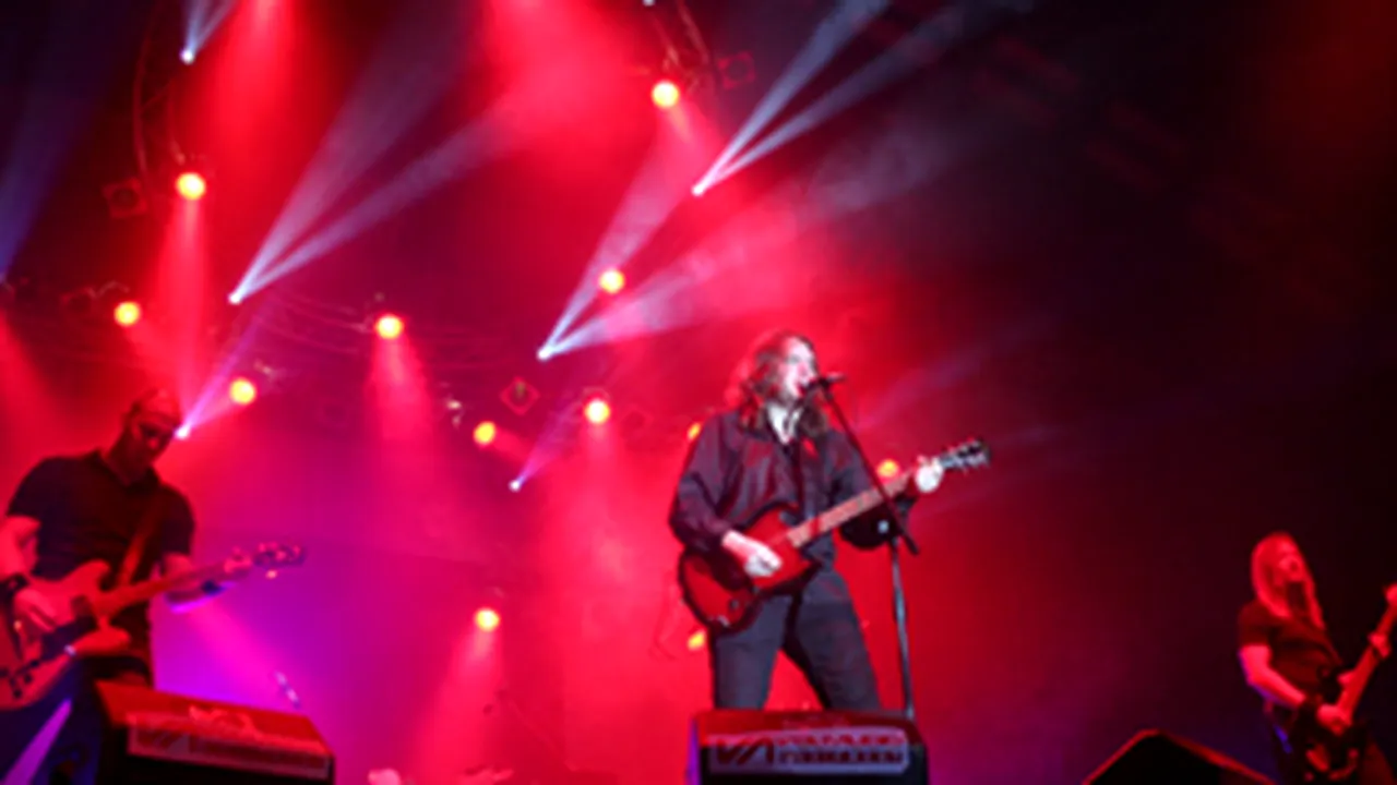 Peste o mie de fani au fost prezenţi la concertul Lake of Tears