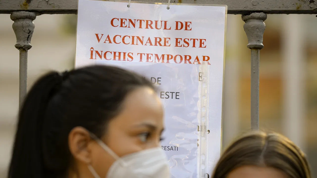 Suspiciuni de certificate false în Bucureşti. Un centru de vaccinare din Sectorul 2 a fost înschis