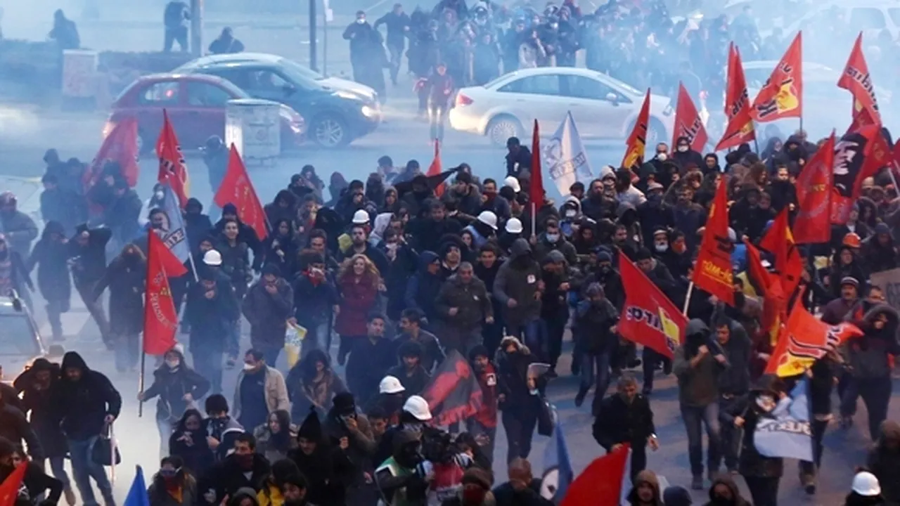 Ziua Muncii, între ciocniri la Istanbul şi defilări patriotice la Moscova - GALERIE FOTO