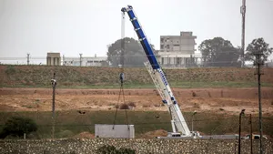 FOTO: Autorităţile din Egipt au început construirea unui zid la frontiera cu Fâşia Gaza