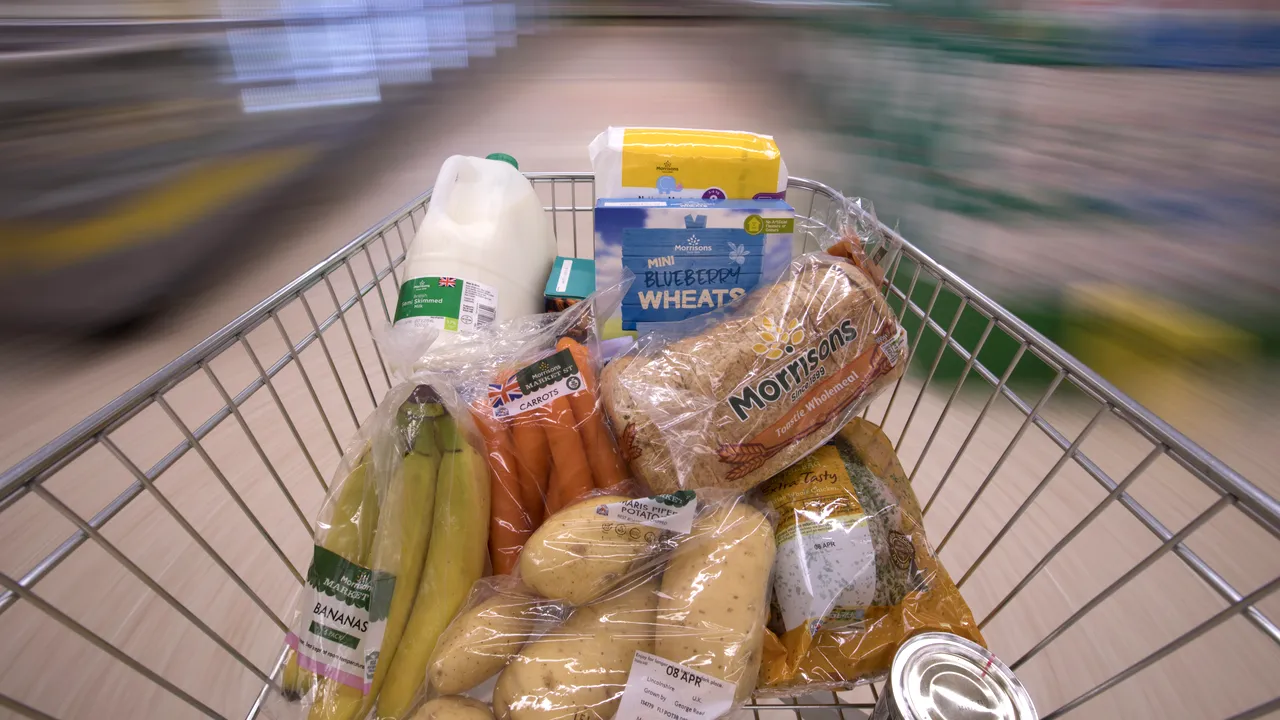 Tendinţe în creştere pe fondul inflaţiei: compararea preţurilor şi cumpărăturile la vecini