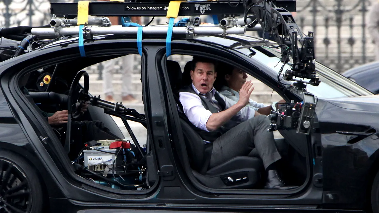 Tom Cruise construieşte un studio securizat Covid pe fosta bază militară pentru a termina filmarea Mission: Impossible 7