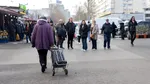 Mai bine asigurați în străinătate decât în România: decalajul din viața românilor plecați