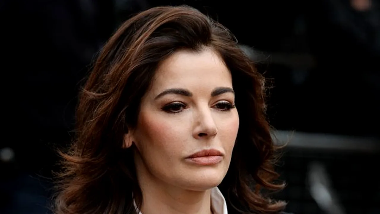 Angelina Jolie ar putea să o interpreteze pe Nigella Lawson într-un film biografic