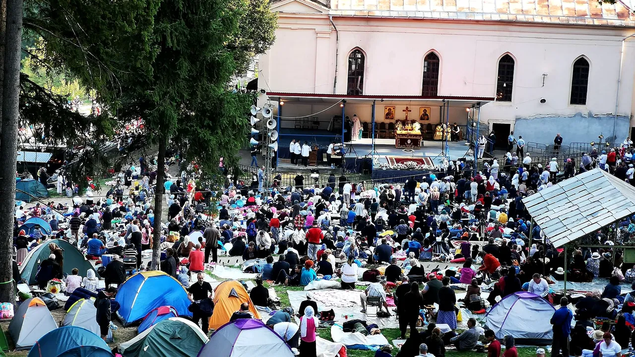 Sfânta Maria | Peste 120 de persoane au avut nevoie de asistenţă medicală la Mănăstirea Nicula