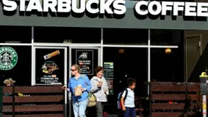 Bacterii fecale găsite în gheaţa băuturilor lanţurilor de cafenele Costa, Starbucks şi Caffe Nero