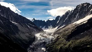 Studiu alarmant: Ritmul în care se topesc gheţarii lumii s-a dublat în 20 de ani. Zonele cele mai afectate