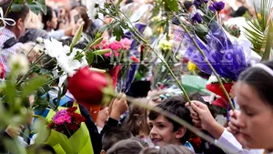 REPORTAJ: În prima zi de şcoală, elevii sunt cu gândul la vacanţa de iarnă prelungită - VIDEO