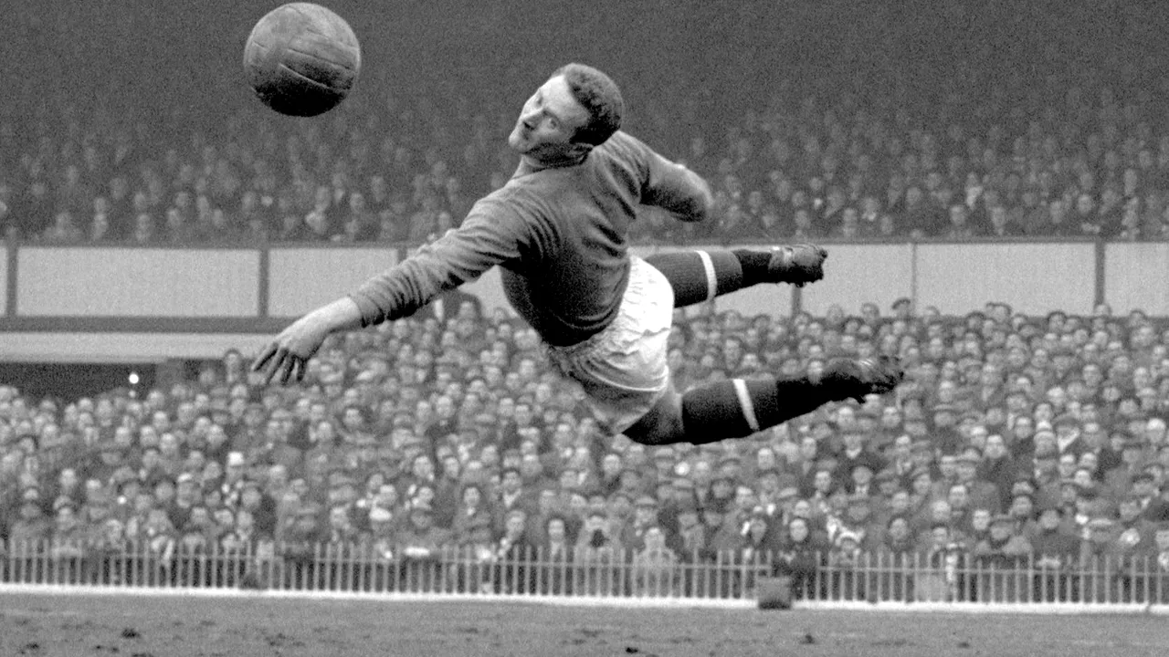 Harry Gregg, fost portar de la Manchester United şi erou al accidentului aviatic de la Munchen, a murit