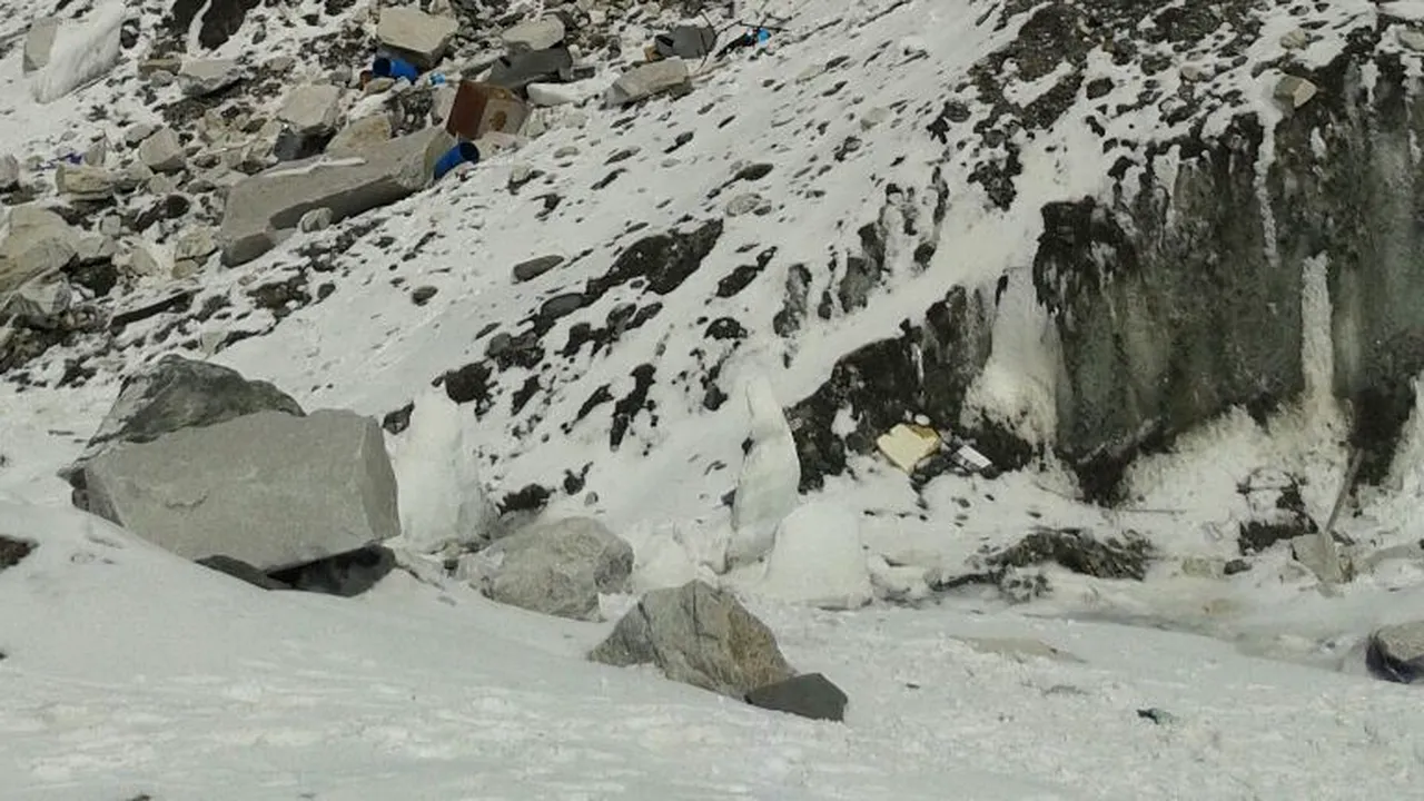 Vârful Everest este mai înalt decât se credea anterior. Calculul comun chinezo-nepalez pune capăt unui dispute lungi dintre cele două ţări 
