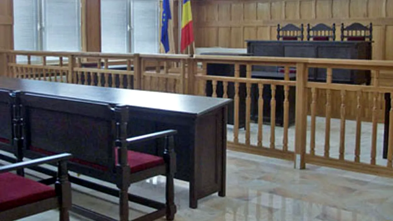 Grefieră de la Tribunalul Bacău, condamnată la închisoare cu executare pentru fapte de corupţie