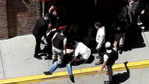 Momentul în care un turist este ucis în timpul unui jaf armat în Argentina, chiar în faţa fiului său. VIDEO