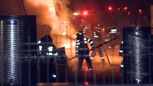 Incendiu la un depozit de deşeuri de pe platforma Aro Câmpulung. Directorul APM Argeş, demis în urma evenimentului