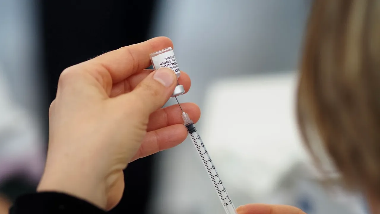 Vaccinare anti-COVID România, 5 mai. Aproape 100.000 de persoane, imunizate în ultimele 24 de ore. Reacţii adverse raportate