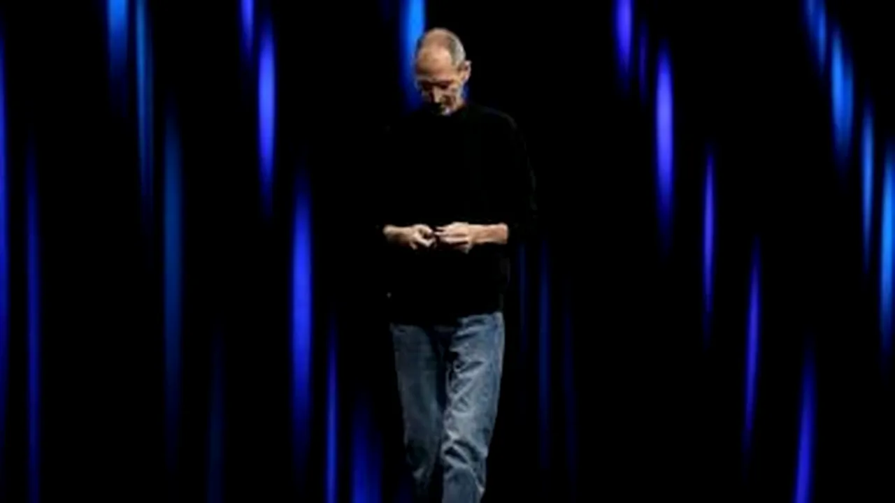 De ce purta Steve Jobs aceeaşi bluză neagră şi pantaloni de blugi