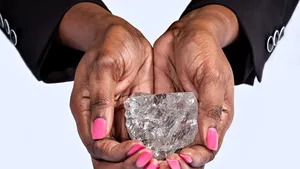 Un cumpărător misterios a plătit 12,3 milioane dolari pe un diamant de 101 carate, în criptomonedă