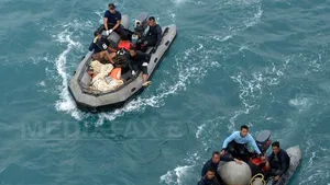 Sunete ce ar putea proveni de la cutiile negre ale avionului AirAsia au fost depistate în Marea Java