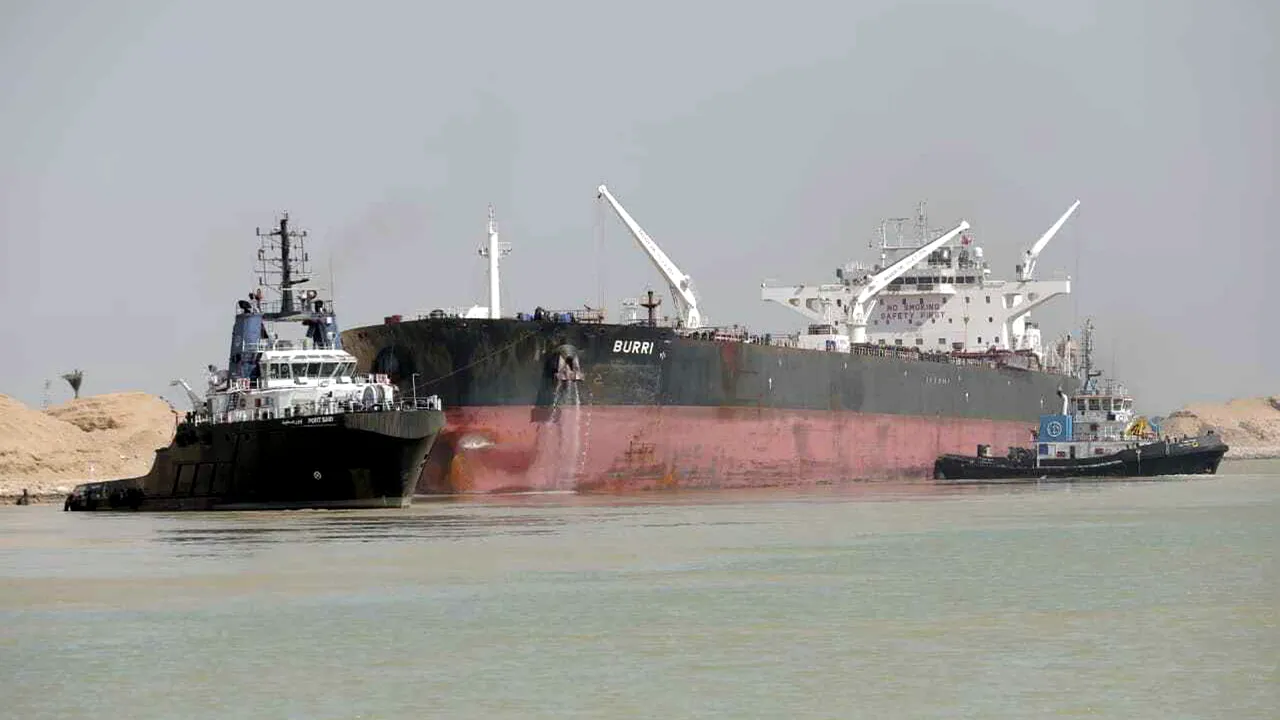 Două nave s-au ciocnit în Canalul Suez. Traficul a fost perturbat