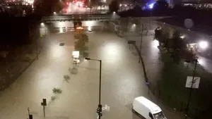 Inundaţii severe în Marea Britanie. O femeie, luată de o viitură, a murit 