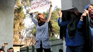 UE avertizează autorităţile iraniene să garanteze dreptul cetăţenilor la libera exprimare/ Turcia face apel la evitarea intervenţiei externe, pe fondul protestelor violente