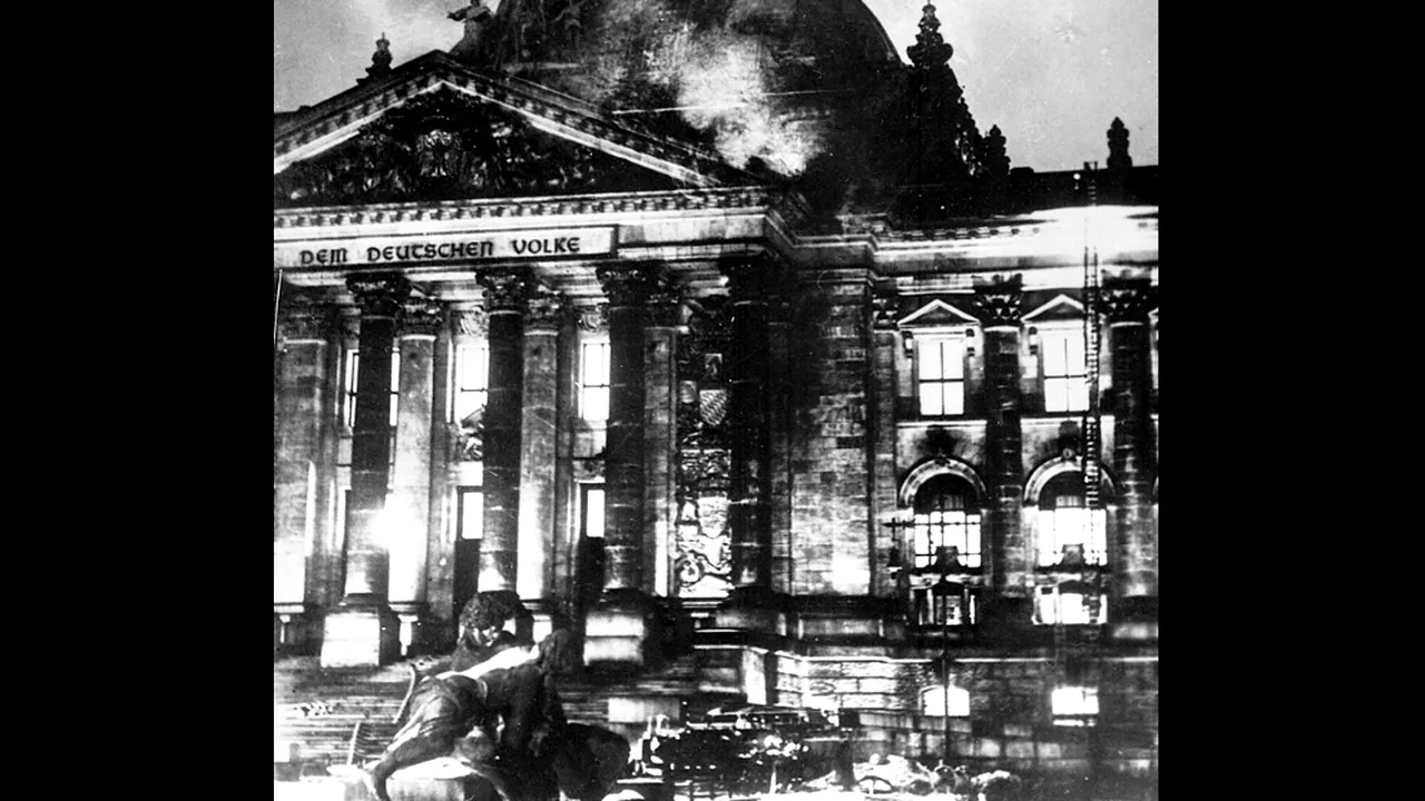 Reichstag-ul în flăcări: Incendiul care a schimbat Germania din democraţie în dictatură