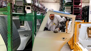 Un român în industria auto produce 3 maşini pe an, faţă de 16 cât produce un spaniol