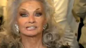 Actriţa Kate O'Mara, cunoscută din serialul 