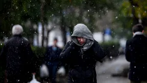 Alertă METEO: Cod portocaliu până vineri dimineaţa. Fenomenele anunţate de meteorologi / Judeţele vizate