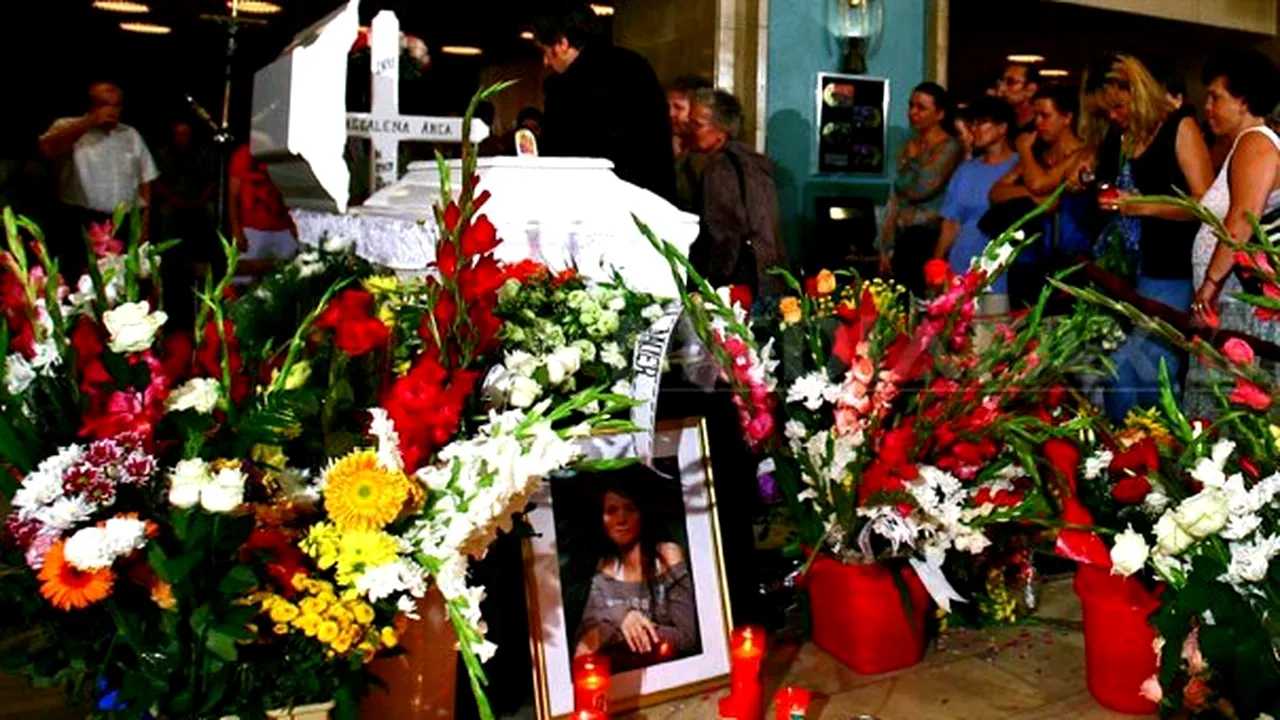 Cortegiul funerar cu sicriul Mădălinei Manole a plecat spre Ploieşti, unde artista va fi înmormântată