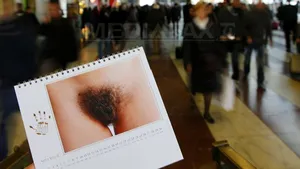 Un calendar cu pubisuri feminine, în mare vogă în Italia