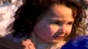 MIRACOLUL DIN ZĂPADĂ: O fetiţă de cinci ani, salvată după ce o avalanşă a îngropat casa în 10 metri de zăpadă şi i-a ucis părinţii - VIDEO