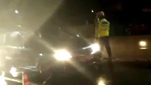 Prima noapte de carantină. Românii nu mai au voie să iasă din casă după ora 22:00 / Imagini de la filtrele poliţiei