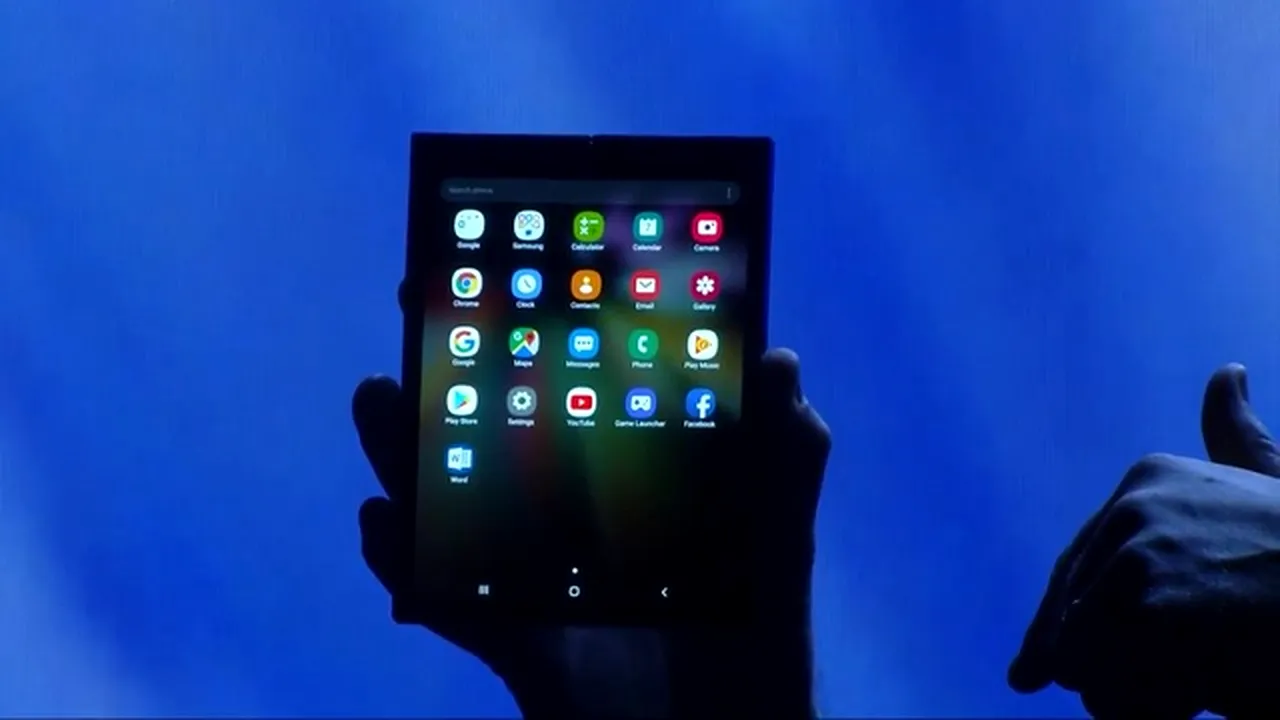Samsung şi-a prezentat telefonul pliabil. Ce poate face Infinity Flex, „temelia smartphone-ului de mâine” | FOTO, VIDEO