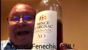 VIDEO Carantina şi izolarea, tratate cu coniac. Senatorul PNL Fenechiu, filmat cu „o ceşcuţă” la dezbaterile Legii carantinării. „Bag-o sub masă, Daniele!”