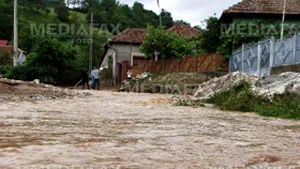 Pericol de inundaţii în 12 judeţe - avertizare hidrologică purtând cod portocaliu