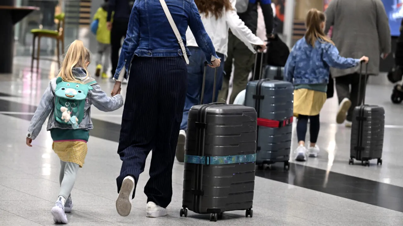 România, printre cele mai avantajoase destinații din Europa. Ce pot cumpăra turiștii străini cu 100 de euro