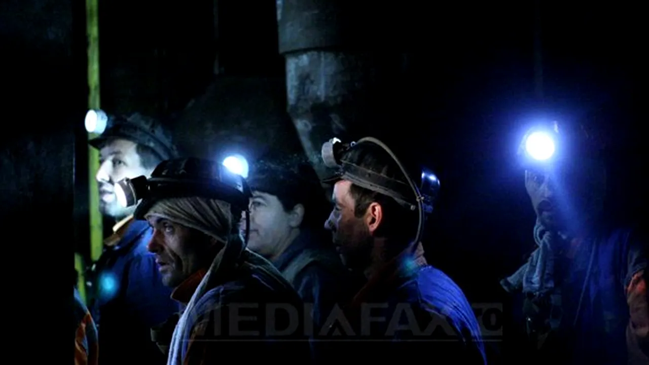 Minerii de la Vulcan şi Lonea refuză să intre în subteran, nemulţumiţi că nu au primit tichetele de masă. Aceştia au renunţat la protest după două ore 