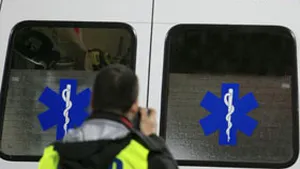 Anchetă în cazul unei ambulanţe care a transportat autostopişti băuţi