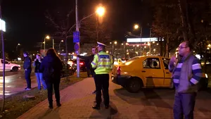 FOTO | O maşină care transporta saci cu buletine de vot la Prefectura Iaşi, implicată într-un accident