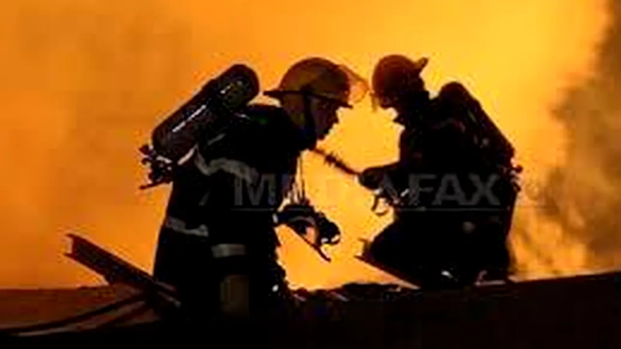 Doi bărbaţi,  reţinuţi după ce, la sfârşitul anului trecut, ar fi incendiat o casă de pariuri