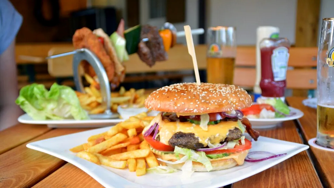 O mare companie deschide un restaurant într-un cartier al Romei. Se caută zeci de angajați