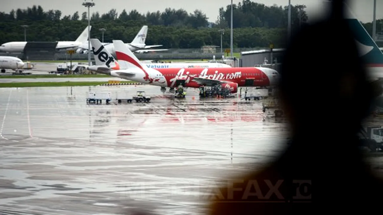 O familie indoneziană de 10 persoane a ratat avionul AirAsia dispărut pentru că a întârziat la aeroport