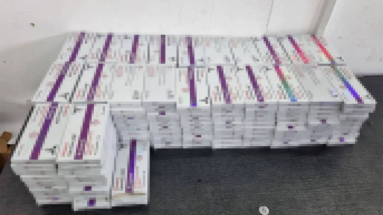 Giurgiu: 2.200 de fiole cu substanţe dopante, găsite într-o autoutilitară care transporta colete