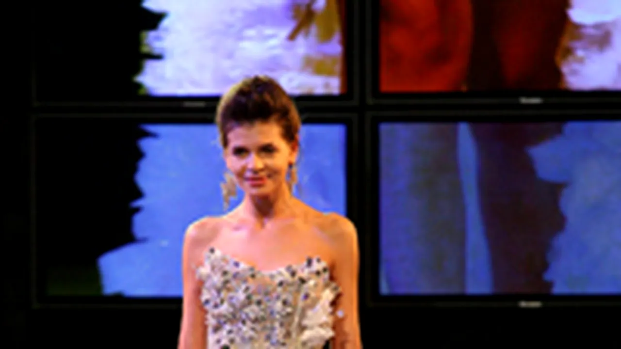 Monica Columbeanu dansează salsa în scop caritabil la 