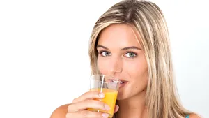 CAPCANELE din dietă: De ce sucul de fructe, uleiul de măsline şi iaurtul cu zero grăsimi NU sunt bune pentru slăbit